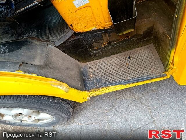 Желтый Мерседес T1, объемом двигателя 2.3 л и пробегом 0 тыс. км за 3500 $, фото 7 на Automoto.ua