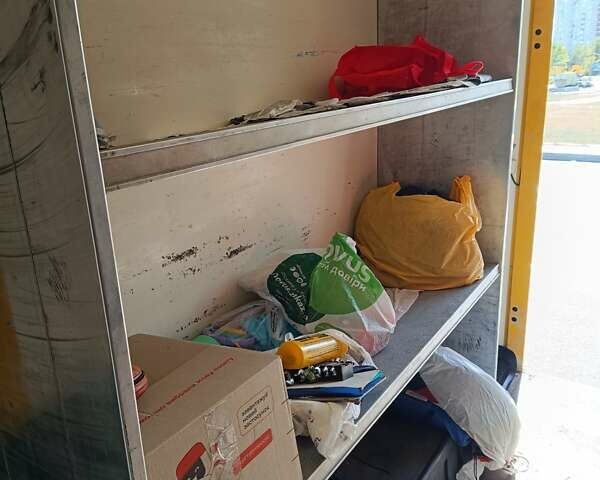 Жовтий Мерседес T1, об'ємом двигуна 2.3 л та пробігом 250 тис. км за 4800 $, фото 8 на Automoto.ua