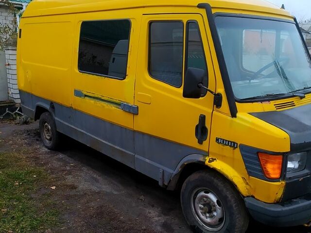 Желтый Мерседес T1, объемом двигателя 2.3 л и пробегом 480 тыс. км за 1200 $, фото 3 на Automoto.ua