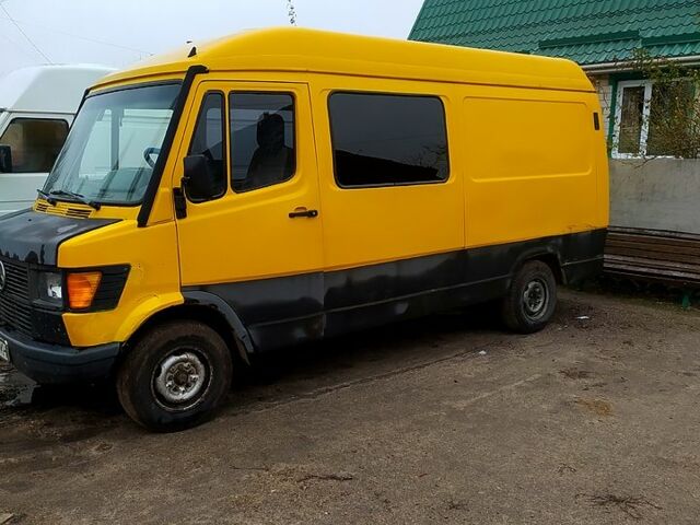 Желтый Мерседес T1, объемом двигателя 2.3 л и пробегом 480 тыс. км за 1200 $, фото 4 на Automoto.ua