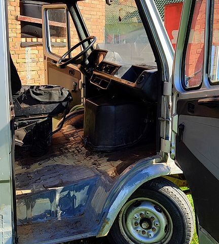 Сірий Мерседес T1, об'ємом двигуна 2.4 л та пробігом 777 тис. км за 900 $, фото 9 на Automoto.ua