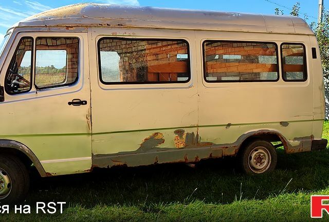 Сірий Мерседес T1, об'ємом двигуна 2.4 л та пробігом 777 тис. км за 900 $, фото 2 на Automoto.ua