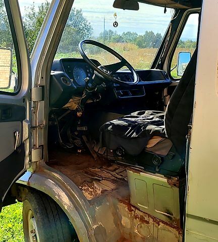 Сірий Мерседес T1, об'ємом двигуна 2.4 л та пробігом 777 тис. км за 900 $, фото 8 на Automoto.ua