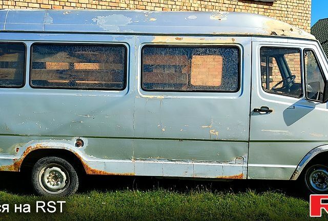 Сірий Мерседес T1, об'ємом двигуна 2.4 л та пробігом 777 тис. км за 900 $, фото 4 на Automoto.ua