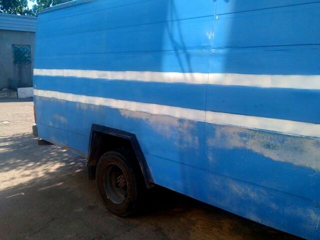 Синий Мерседес T1, объемом двигателя 3.8 л и пробегом 580 тыс. км за 6000 $, фото 9 на Automoto.ua