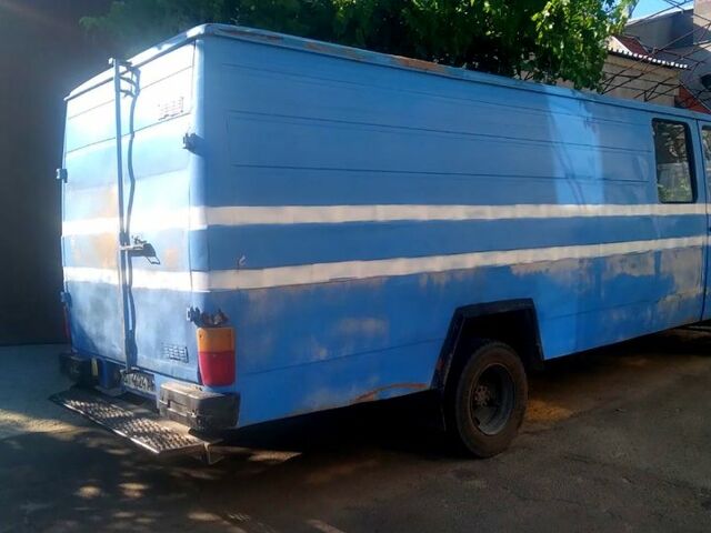 Синий Мерседес T1, объемом двигателя 3.8 л и пробегом 580 тыс. км за 6000 $, фото 8 на Automoto.ua