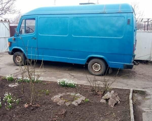 Синий Мерседес T1, объемом двигателя 3 л и пробегом 300 тыс. км за 2800 $, фото 1 на Automoto.ua