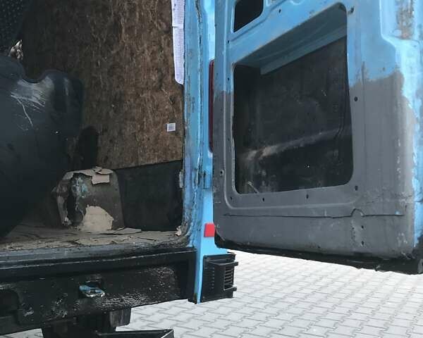Синий Мерседес T1, объемом двигателя 2.3 л и пробегом 777 тыс. км за 2500 $, фото 5 на Automoto.ua