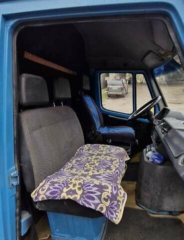 Синій Мерседес T1, об'ємом двигуна 2.3 л та пробігом 3 тис. км за 4200 $, фото 4 на Automoto.ua