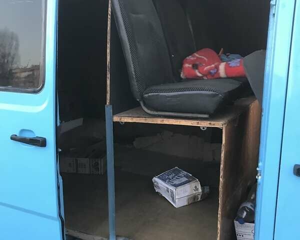 Синий Мерседес T1, объемом двигателя 2.3 л и пробегом 777 тыс. км за 2500 $, фото 8 на Automoto.ua