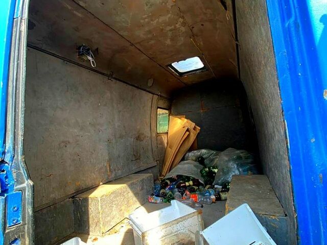 Синій Мерседес T1, об'ємом двигуна 2.9 л та пробігом 0 тис. км за 2650 $, фото 5 на Automoto.ua