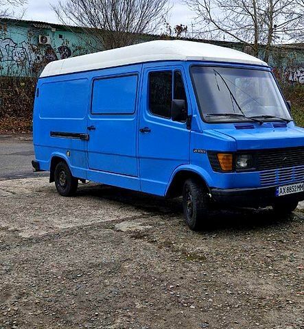 Синий Мерседес T1, объемом двигателя 2.3 л и пробегом 100 тыс. км за 4000 $, фото 2 на Automoto.ua