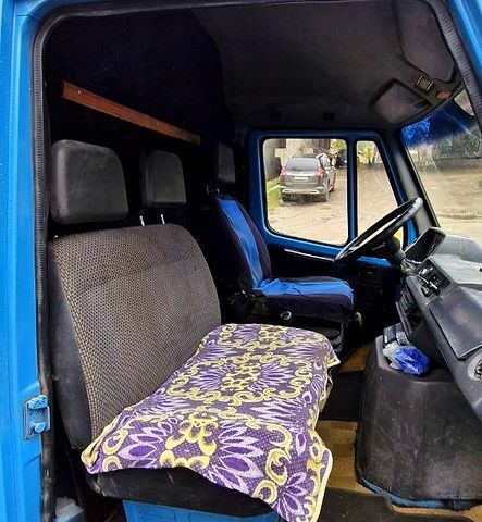 Синий Мерседес T1, объемом двигателя 2.3 л и пробегом 100 тыс. км за 4000 $, фото 7 на Automoto.ua