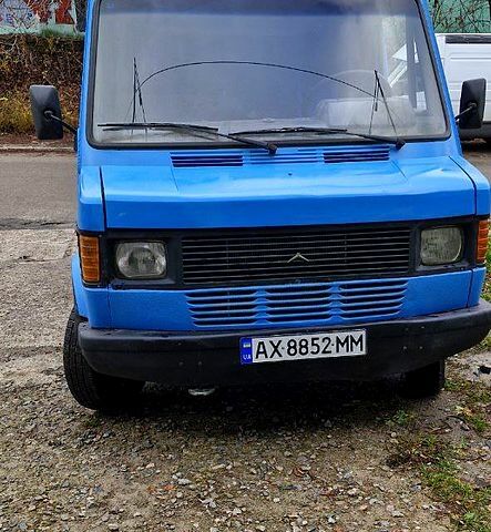 Синий Мерседес T1, объемом двигателя 2.3 л и пробегом 100 тыс. км за 4000 $, фото 1 на Automoto.ua