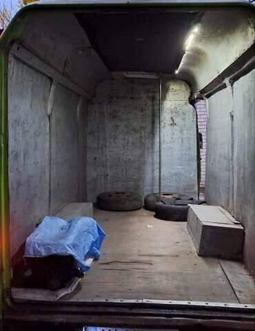 Зеленый Мерседес T1, объемом двигателя 2.9 л и пробегом 450 тыс. км за 3500 $, фото 2 на Automoto.ua