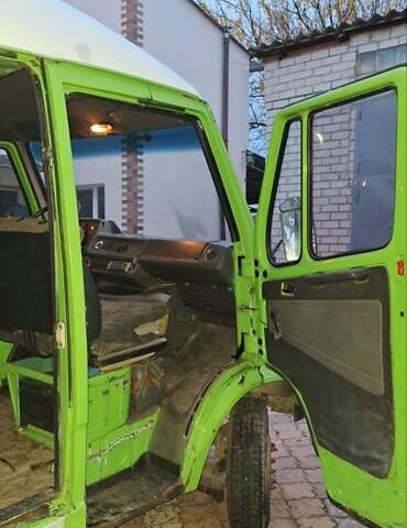 Зеленый Мерседес T1, объемом двигателя 2.9 л и пробегом 450 тыс. км за 3500 $, фото 12 на Automoto.ua