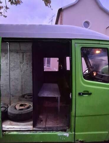 Зеленый Мерседес T1, объемом двигателя 2.9 л и пробегом 450 тыс. км за 3500 $, фото 7 на Automoto.ua