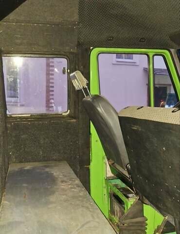 Зеленый Мерседес T1, объемом двигателя 2.9 л и пробегом 450 тыс. км за 3500 $, фото 8 на Automoto.ua