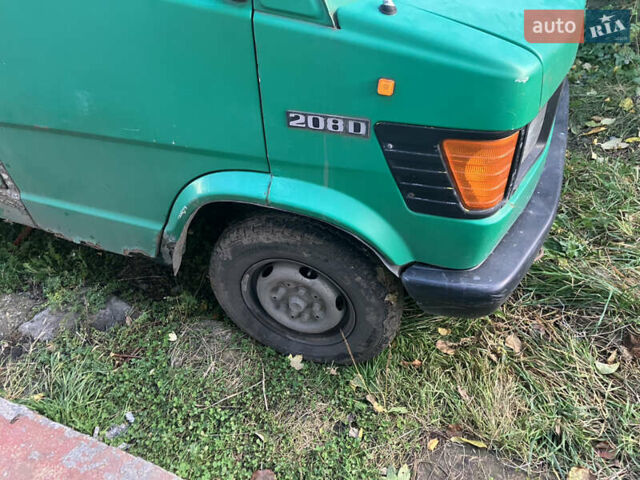 Зеленый Мерседес T1, объемом двигателя 2.3 л и пробегом 300 тыс. км за 1700 $, фото 2 на Automoto.ua