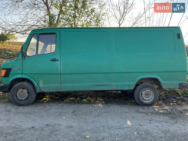 Зеленый Мерседес T1, объемом двигателя 2.3 л и пробегом 300 тыс. км за 1700 $, фото 5 на Automoto.ua