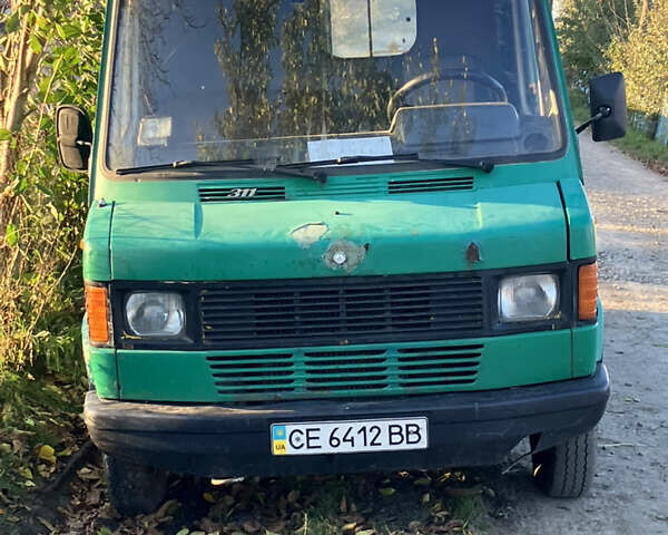 Зеленый Мерседес T1, объемом двигателя 2.3 л и пробегом 300 тыс. км за 1700 $, фото 4 на Automoto.ua