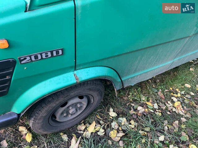 Зеленый Мерседес T1, объемом двигателя 2.3 л и пробегом 300 тыс. км за 1700 $, фото 1 на Automoto.ua