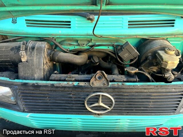 Зелений Мерседес T1, об'ємом двигуна 2.3 л та пробігом 316 тис. км за 3100 $, фото 3 на Automoto.ua