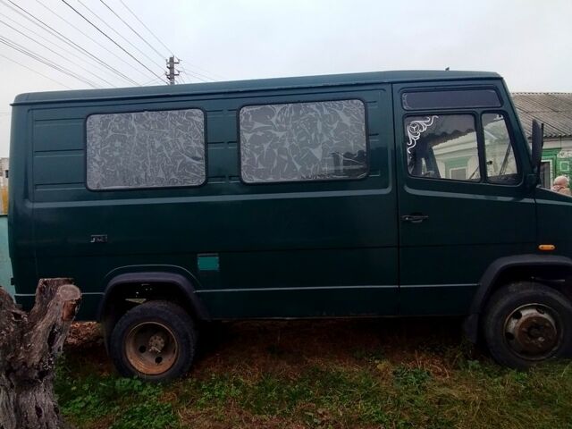 Зеленый Мерседес T1, объемом двигателя 4 л и пробегом 400 тыс. км за 3100 $, фото 6 на Automoto.ua
