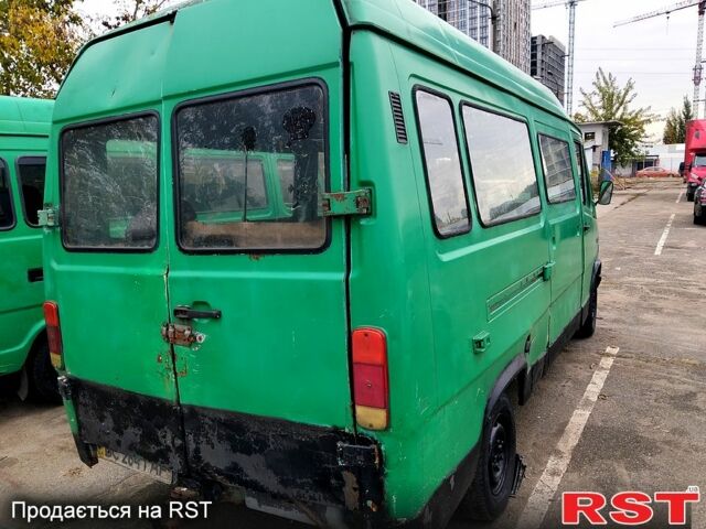 Зелений Мерседес T1, об'ємом двигуна 2.3 л та пробігом 325 тис. км за 850 $, фото 2 на Automoto.ua