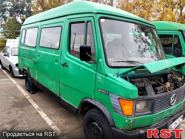 Зелений Мерседес T1, об'ємом двигуна 2.3 л та пробігом 325 тис. км за 850 $, фото 1 на Automoto.ua