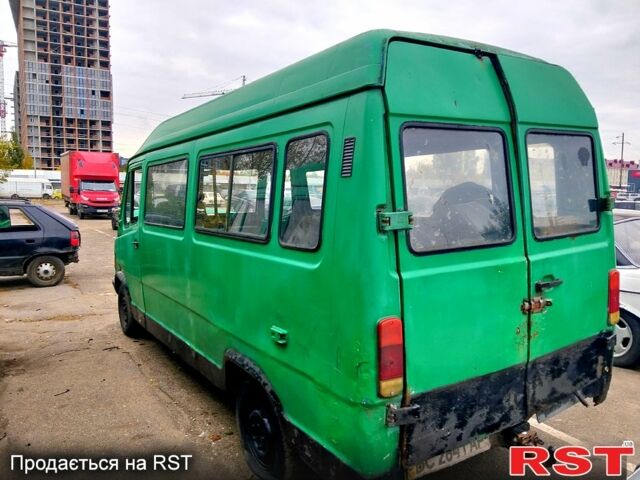 Зелений Мерседес T1, об'ємом двигуна 2.3 л та пробігом 325 тис. км за 850 $, фото 3 на Automoto.ua