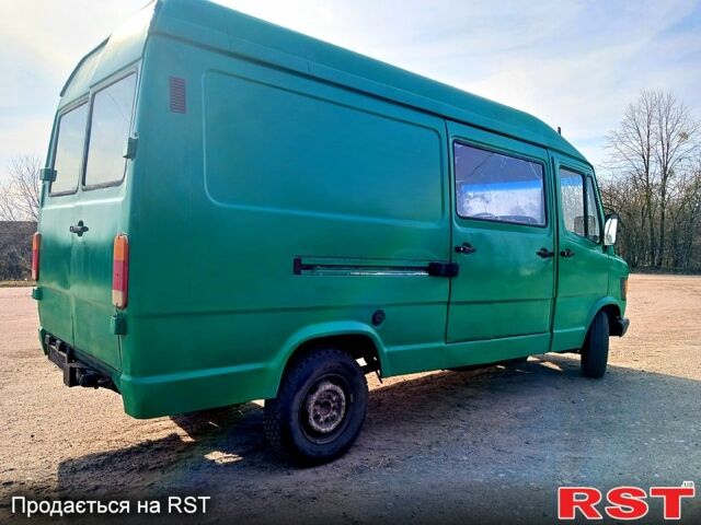 Зелений Мерседес T1, об'ємом двигуна 23 л та пробігом 500 тис. км за 2250 $, фото 2 на Automoto.ua