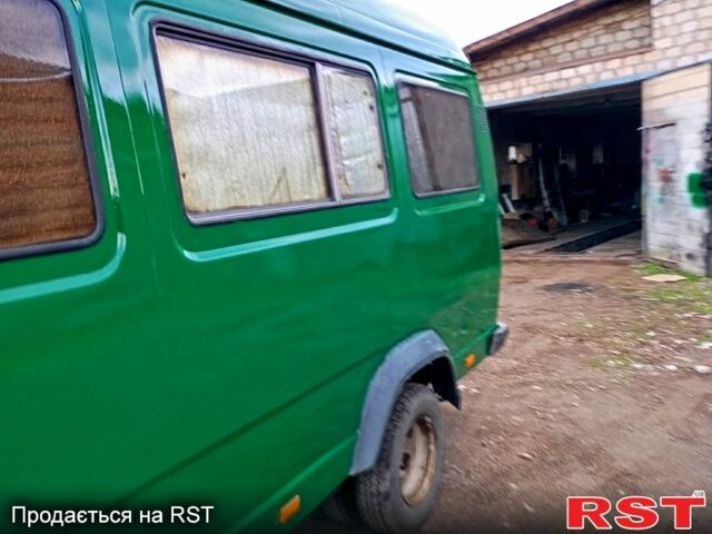 Зелений Мерседес T1, об'ємом двигуна 30 л та пробігом 300 тис. км за 3500 $, фото 4 на Automoto.ua