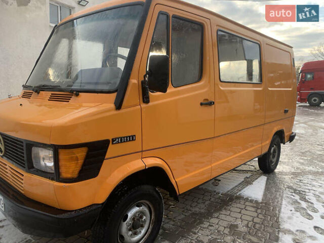 Оранжевый Мерседес T1, объемом двигателя 2.3 л и пробегом 535 тыс. км за 3500 $, фото 1 на Automoto.ua