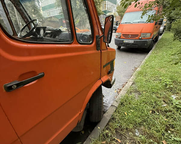 Помаранчевий Мерседес T1, об'ємом двигуна 2.9 л та пробігом 700 тис. км за 2200 $, фото 7 на Automoto.ua
