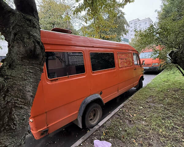 Помаранчевий Мерседес T1, об'ємом двигуна 2.9 л та пробігом 700 тис. км за 2200 $, фото 5 на Automoto.ua