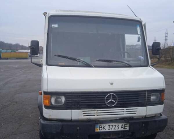 Белый Мерседес T2, объемом двигателя 4.6 л и пробегом 350 тыс. км за 5800 $, фото 2 на Automoto.ua