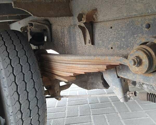 Білий Мерседес T2, об'ємом двигуна 4 л та пробігом 120 тис. км за 2500 $, фото 6 на Automoto.ua