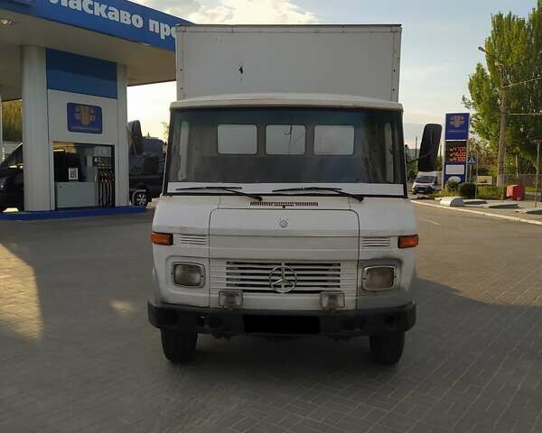 Білий Мерседес T2, об'ємом двигуна 4 л та пробігом 120 тис. км за 2500 $, фото 1 на Automoto.ua