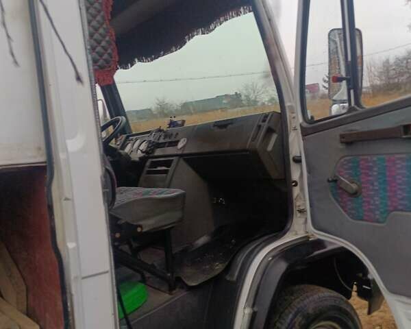 Белый Мерседес T2, объемом двигателя 3.97 л и пробегом 350 тыс. км за 7200 $, фото 1 на Automoto.ua