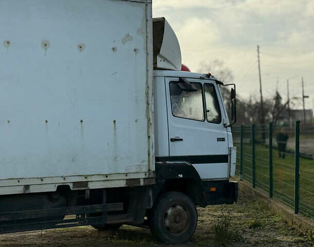 Білий Мерседес T2, об'ємом двигуна 4.3 л та пробігом 500 тис. км за 6100 $, фото 1 на Automoto.ua