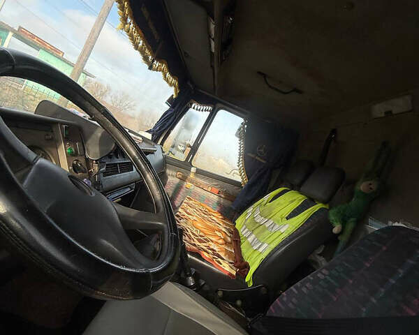 Білий Мерседес T2, об'ємом двигуна 4.3 л та пробігом 500 тис. км за 6100 $, фото 3 на Automoto.ua