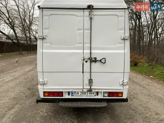 Белый Мерседес T2, объемом двигателя 3.97 л и пробегом 550 тыс. км за 6800 $, фото 3 на Automoto.ua