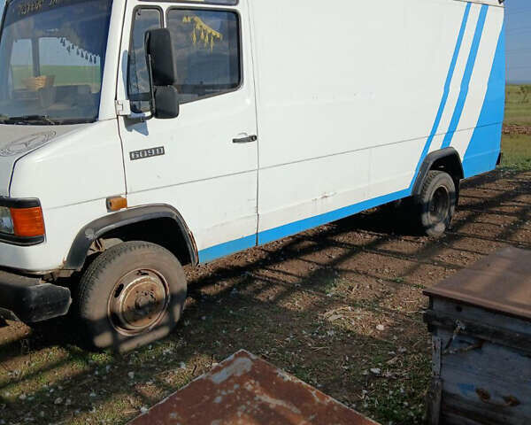 Білий Мерседес T2, об'ємом двигуна 3.97 л та пробігом 100 тис. км за 4600 $, фото 2 на Automoto.ua