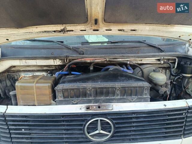 Белый Мерседес T2, объемом двигателя 4 л и пробегом 350 тыс. км за 5400 $, фото 8 на Automoto.ua