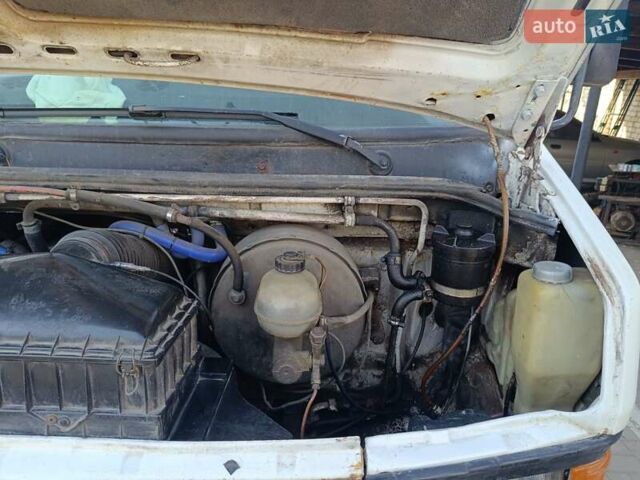 Белый Мерседес T2, объемом двигателя 4 л и пробегом 350 тыс. км за 5400 $, фото 10 на Automoto.ua