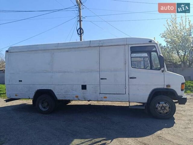 Белый Мерседес T2, объемом двигателя 4 л и пробегом 350 тыс. км за 5400 $, фото 2 на Automoto.ua
