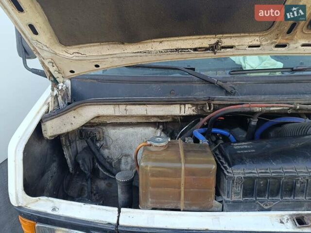 Белый Мерседес T2, объемом двигателя 4 л и пробегом 350 тыс. км за 5400 $, фото 9 на Automoto.ua