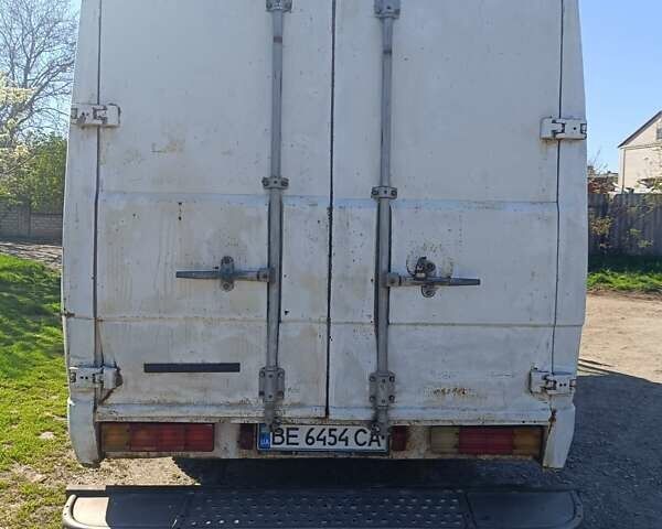 Белый Мерседес T2, объемом двигателя 4 л и пробегом 350 тыс. км за 5400 $, фото 3 на Automoto.ua