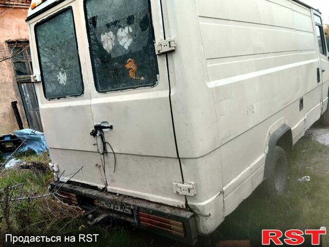 Белый Мерседес T2, объемом двигателя 2.3 л и пробегом 555 тыс. км за 2000 $, фото 3 на Automoto.ua